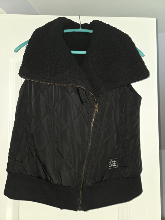 Harley-Davidson Jackets & Blazers - Harley-Davidson Black Quilted Vest with Sherpa Collar